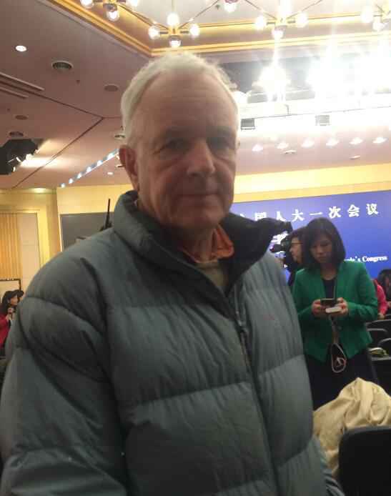 外媒记者:中国外交政策温和而积极 引领全球化