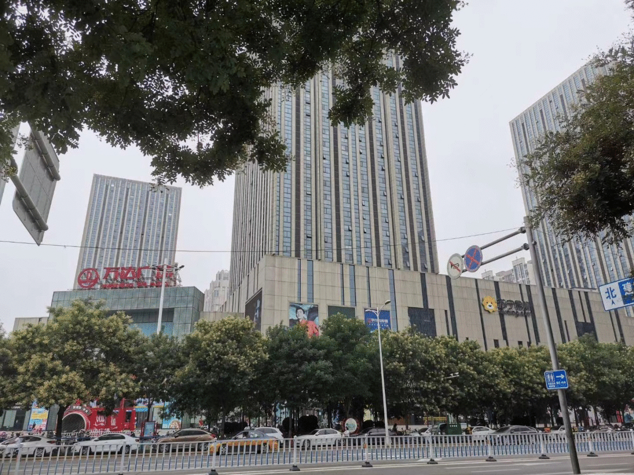 苏宁易购再次闪耀裕华万达,打造省会超级秀场!