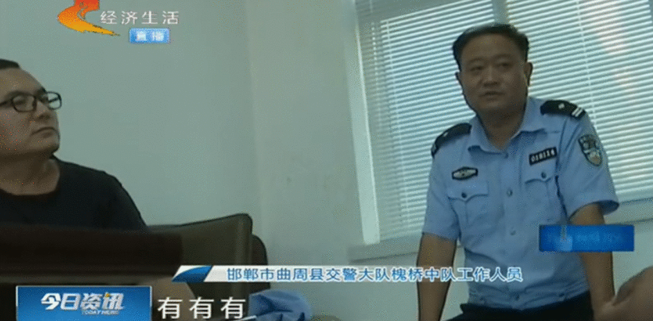 邯郸司机回家遇查酒驾 交警不进行酒精测试却让喝辛辣液体