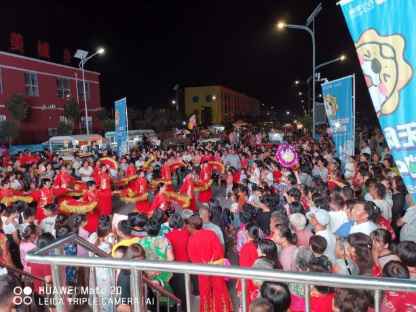 零售云携美的开展社区团购大篷车活动