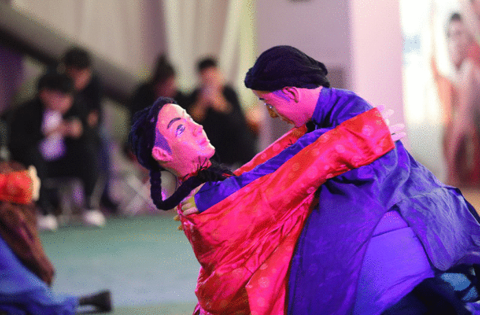 名牌导游带您游河北|自己摔自己，底下定乾坤！承德这个国家级非遗项目，你见识过吗？