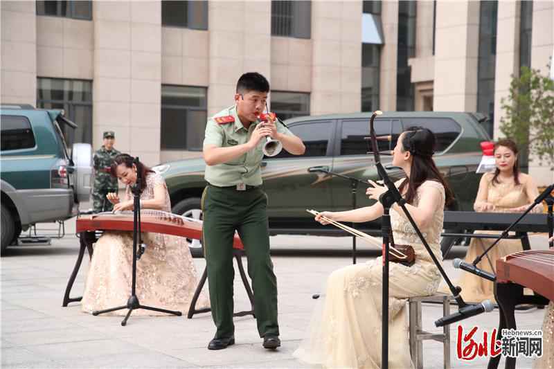 “庆八一 拥军行”文化进军营活动在武警河北省总队举行