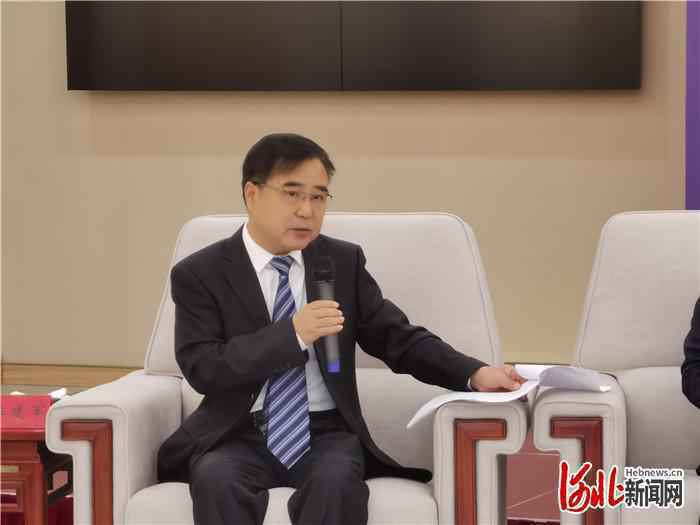 河北省脱贫攻坚一线群英代表记者见面会在李保国纪念馆召开