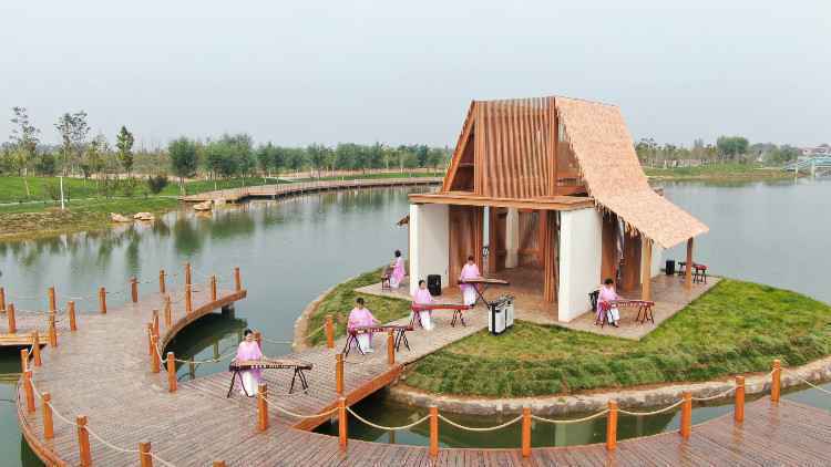 河北宁晋:迎“双节” 北部新区“三园”开园