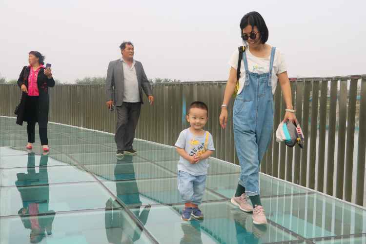 河北宁晋:迎“双节” 北部新区“三园”开园