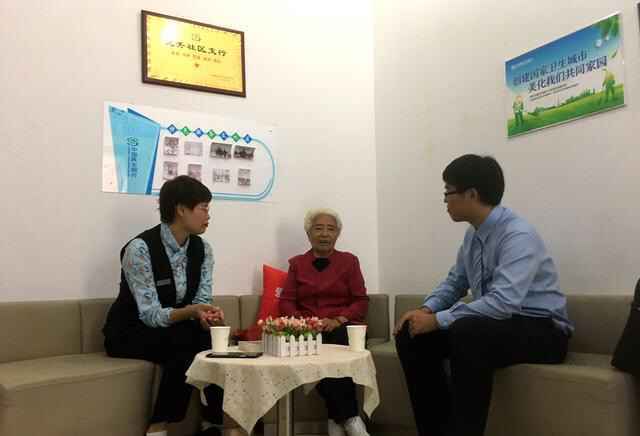 拿着放大镜,历经两小时!八旬老人给民生银行员工写下感谢信