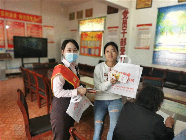 “金融知识进万家”志愿宣传活动走进高陵区华邑庄村