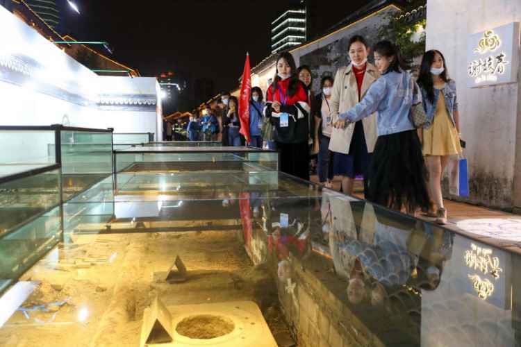 文旅交融 看青果巷发力“夜经济”