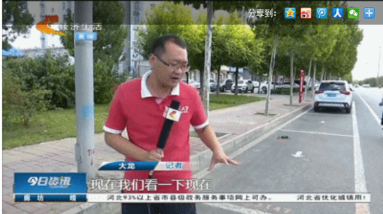 沧州任丘:路边划上停车位后慢车道仅剩半米宽 非机动车被迫“越位”