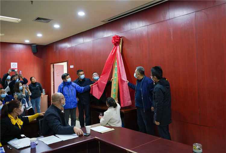 “魅力新华·共筑中国梦”美术作品展在石家庄新华区文体中心举行