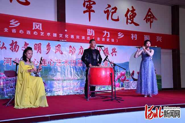 河北省心连心艺术团走进武强县演出受欢迎