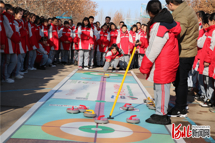 河北迁安市中小学冰雪运动会启动