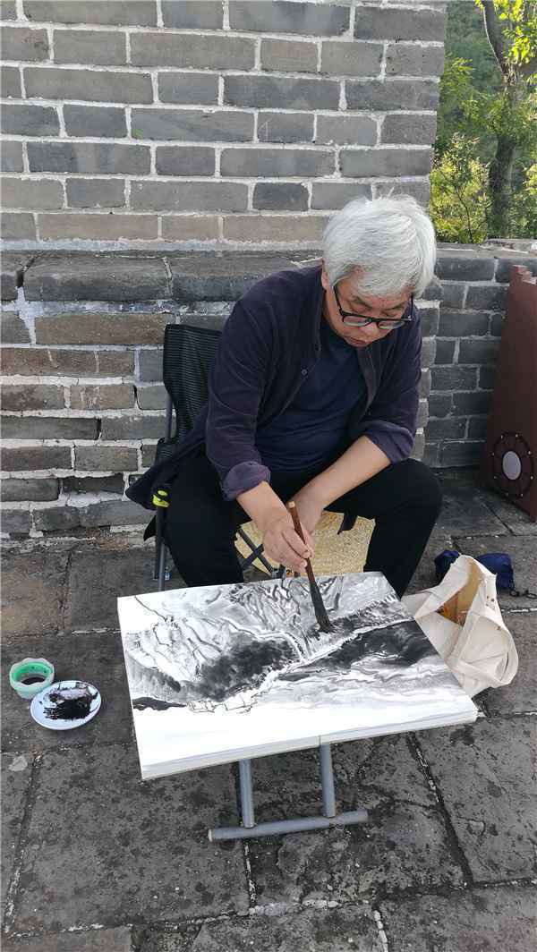 佳作 | 品美术家笔下长城的龙游之气与艺术之美