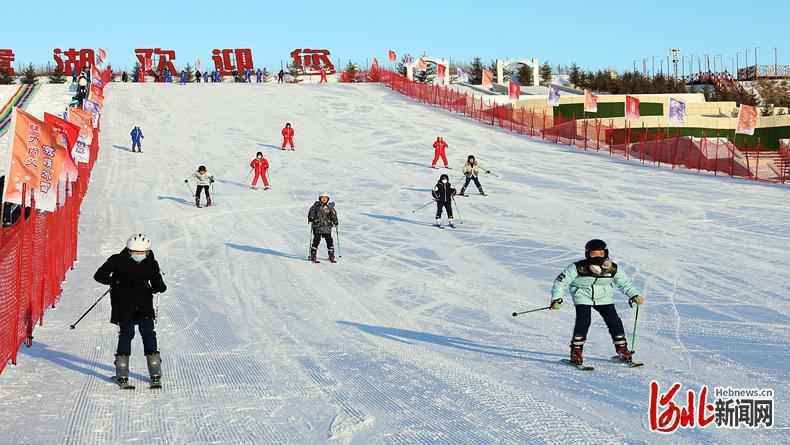 让冰雪运动扎根校园 张家口大力推动青少年冰雪运动普及