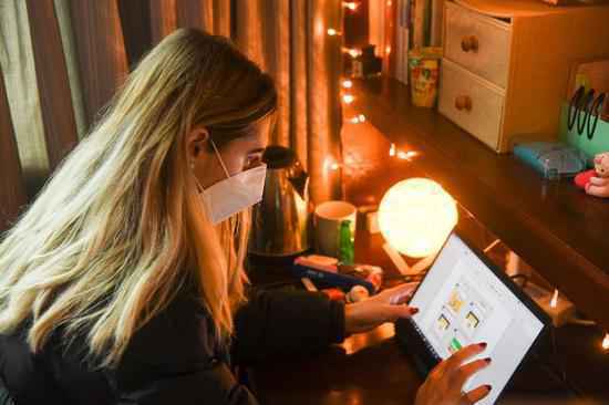 在华留学生：“我觉得在中国安全 中国加油！”