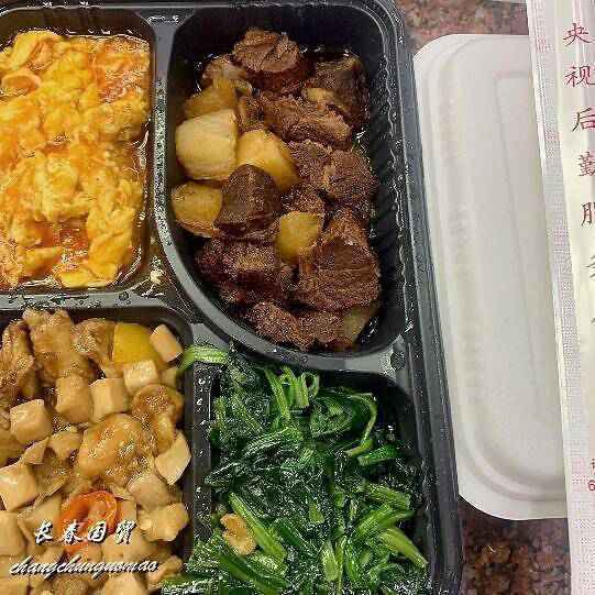 2021年央视春晚演员吃什么？盒饭曝光：两荤两素，厉行节俭