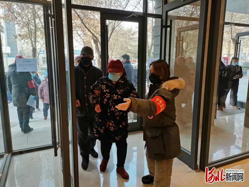 河北省杂技团演职人员投入到社区志愿者队伍