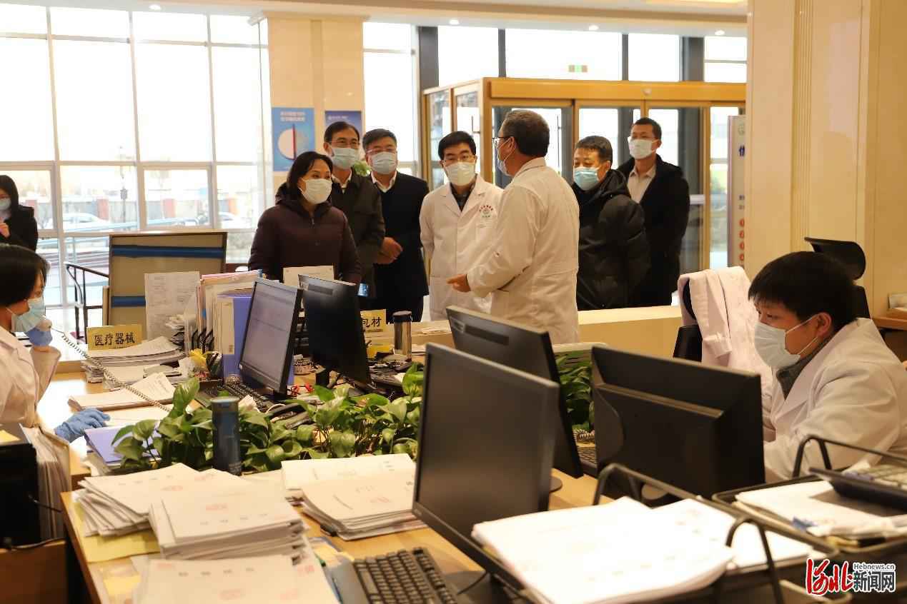 丁锦霞书记、金洪钧局长赴省药械院调研检查疫情防控工作