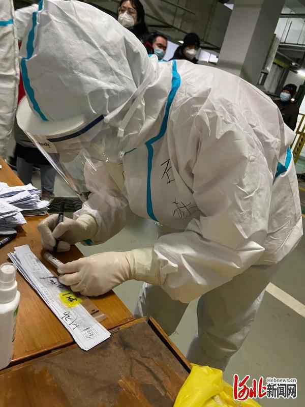 两代人的传承：母女共守战“疫”情