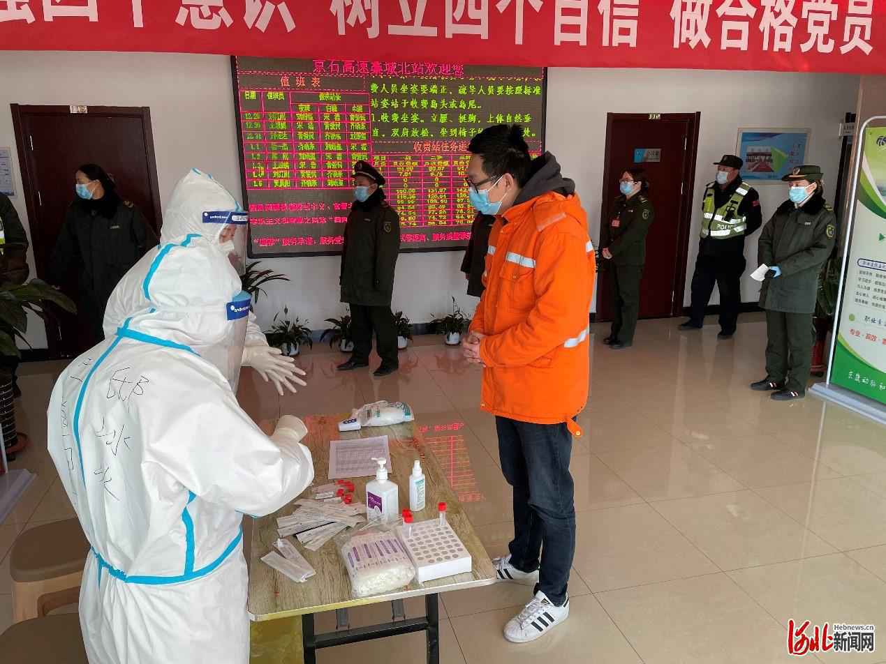 冲锋在抗疫第一线！河北生殖妇产医院全力支援全民核酸检测采样工作