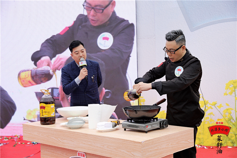 做辣菜还是外婆“香” 金龙鱼外婆乡小榨菜籽油“菜花节”成都发布会成功举行