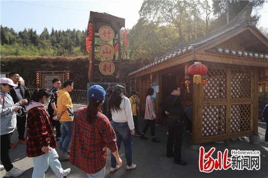 探访文旅扶贫的“竹山模式” 全国网媒见证深山苗寨蝶变“网红”