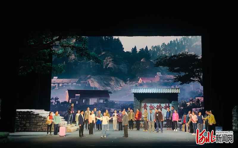 探班|大型原创话剧《青松岭的好日子》6日首演令人期待