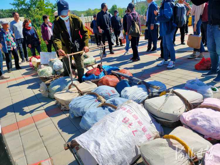 一高一普两地不同出行选择 高铁普快串起京承百姓新生活